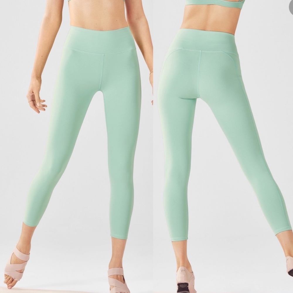 NWOT Fabletics Powerhold Legging 7/8 seafoam mint green Capri Leggings X-SMALL